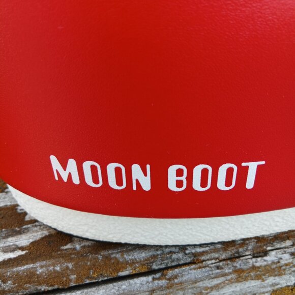 Moon Boot Retro Biker Icon Red With White Stars 35/38 fits US 5 - 7 - Picture 6 of 12